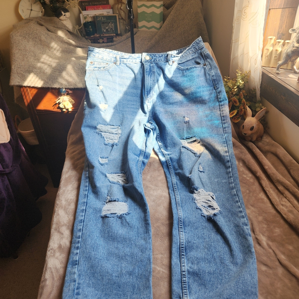 Refuge High Rise Mom Distresses Jeans